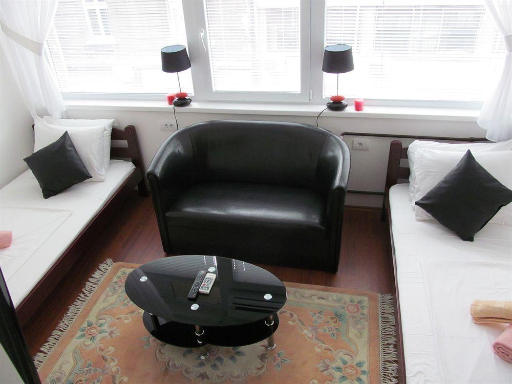 Downtown Apart Hotel Bane Βελιγράδι Εξωτερικό φωτογραφία