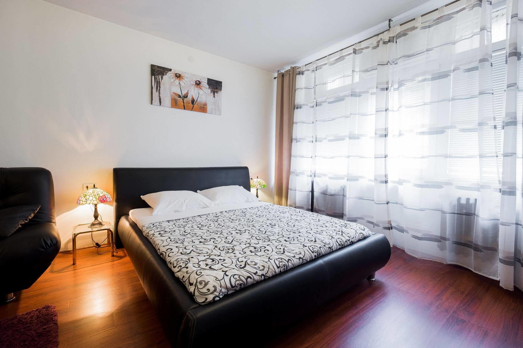 Downtown Apart Hotel Bane Βελιγράδι Εξωτερικό φωτογραφία